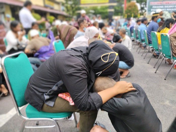 Usai Diciduk Polisi, Puluhan Pemuda di Makassar Banjir Air Mata Saat Minta Maaf ke Orangtua
