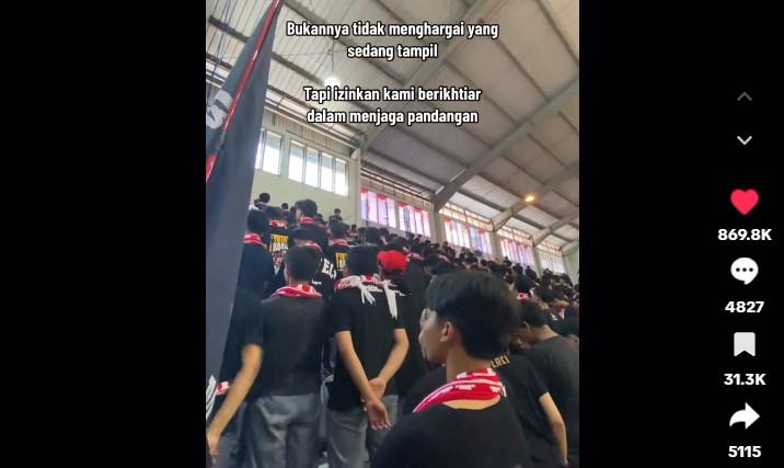 Demi Jaga Pandangan, Siswa MAN 2 Kota Malang Balik Badan saat Nonton Dance DBL Indonesia 2023