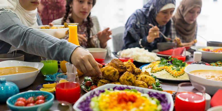 Pernah Nggak Makan Dua Hari, Nonis Ini Cerita Tetap Dibolehin Ikut Makan Buka di Masjid 