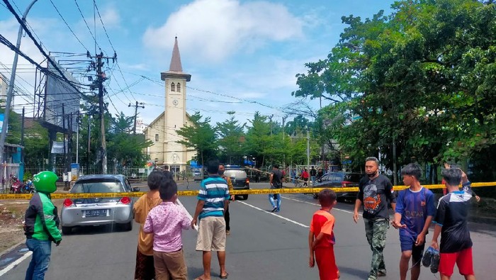 Viral! Detik-Detik Bom Bunuh Diri Terjadi di Gereja Katedral Makassar