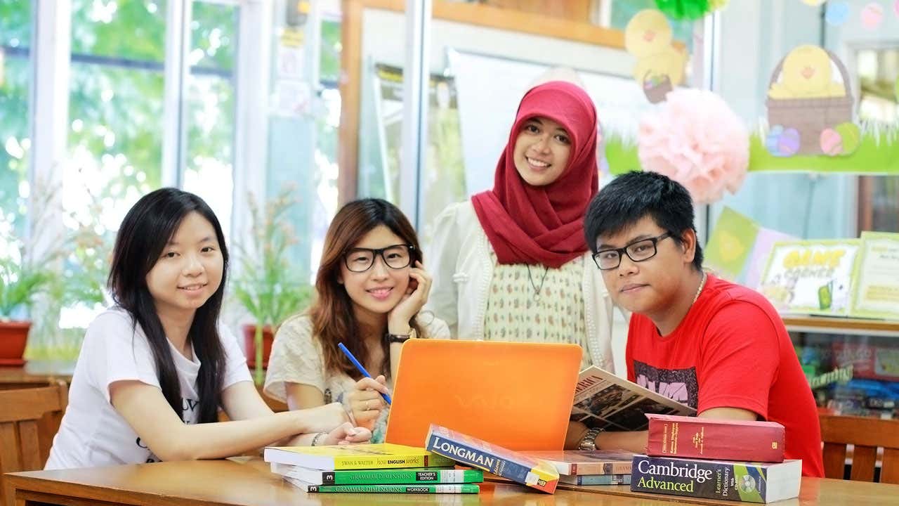 Stereotip yang Melekat pada Mahasiswa Jurusan Bahasa Inggris, Kudu Bangga atau Nangis nih?